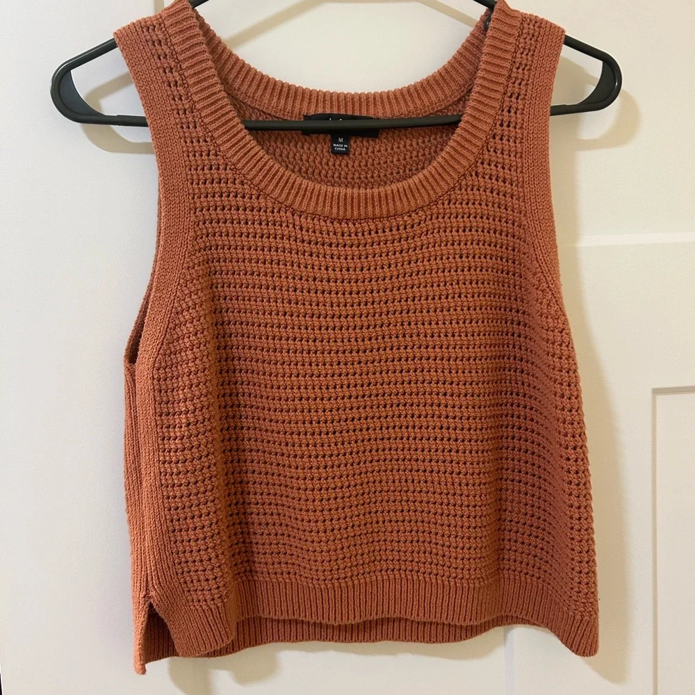 Lulu’s Tanktop - Picture 1 of 1